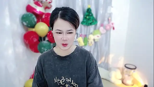 Snapshot of Fan_ting chatting on 12-20-25, 02:29 Fan ting online show from 12-20-25, 02:29