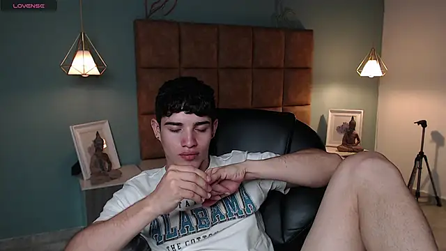 AlejooTwink online show from 02-12-25, 09:22