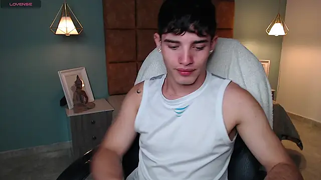 AlejooTwink online show from 02-13-25, 05:54