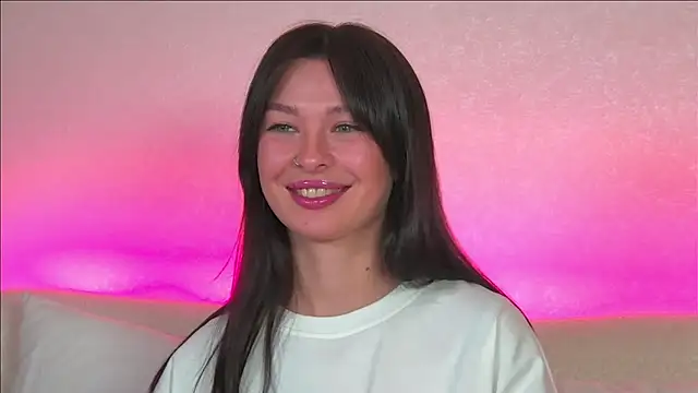 Snapshot of AlexandraBloom chatting on 01-19-25, 05:05 AlexandraBloom online show from 01-19-25, 05:05