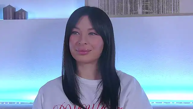 Snapshot of AlexandraBloom chatting on 01-29-25, 09:39 AlexandraBloom online show from 01-29-25, 09:39