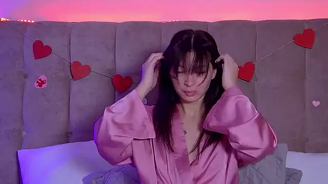 Snapshot of AlexandraBloom chatting on 02-13-25, 05:26 AlexandraBloom online show from 02-13-25, 05:26