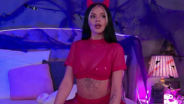 Snapshot of IvyRaven chatting on 10-24-25, 05:09 IvyRaven online show from 10-24-25, 05:09