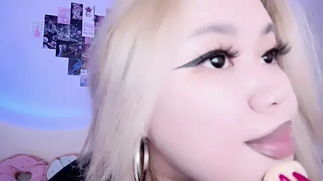 Snapshot of amelia_sunlight chatting on 12-04-24, 04:43 amelia sunlight online show from 12-04-24, 04:43