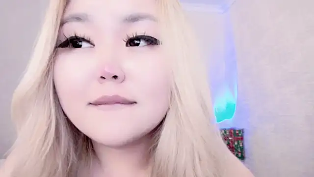 Snapshot of amelia_sunlight chatting on 12-23-24, 02:13 amelia sunlight online show from 12-23-24, 02:13