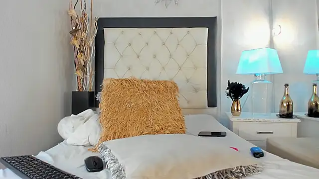 GaleHodge online show from 10-11-25, 01:09