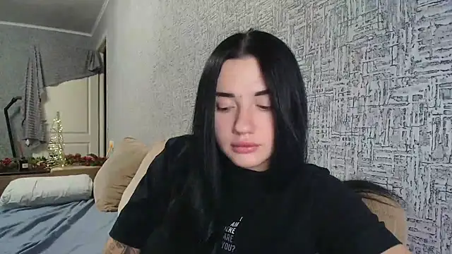 Snapshot of Liana_diva chatting on 12-22-25, 02:14 Liana diva online show from 12-22-25, 02:14