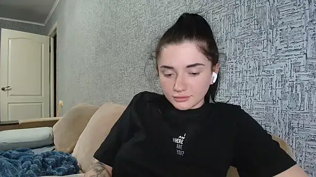 Snapshot of Liana_diva chatting on 02-12-26, 04:13 Liana diva online show from 02-12-26, 04:13