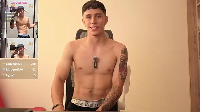 Snapshot of Cristopher23_ chatting on 09-21-25, 01:02 Cristopher23  online show from 09-21-25, 01:02