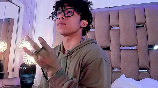 AkazaBoy  online show from 03-04-26, 05:02