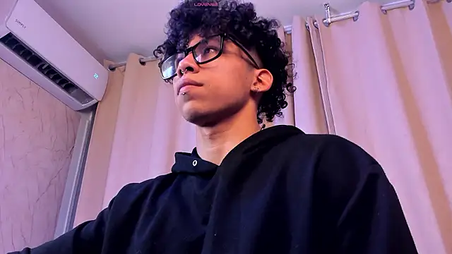 AkazaBoy  online show from 03-19-26, 06:17