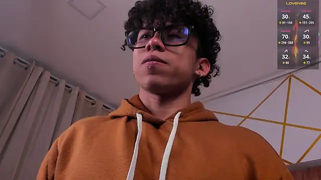 AkazaBoy  online show from 04-09-26, 05:07