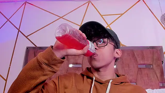 AkazaBoy  online show from 04-13-26, 04:51