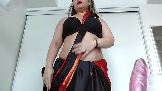 Snapshot of famous_indian_girl chatting on 01-11-25, 07:49 famous indian girl online show from 01-11-25, 07:49