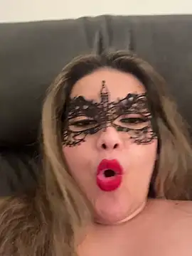 Snapshot of famous_indian_girl chatting on 02-01-25, 11:27 famous indian girl online show from 02-01-25, 11:27