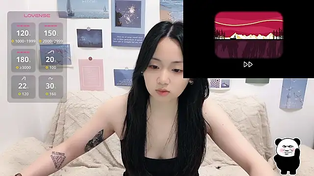 Snapshot of LiLiYbaby chatting on 10-31-25, 06:25 LiLiYbaby online show from 10-31-25, 06:25