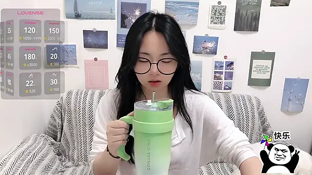 Snapshot of LiLiYbaby chatting on 12-04-25, 06:34 LiLiYbaby online show from 12-04-25, 06:34