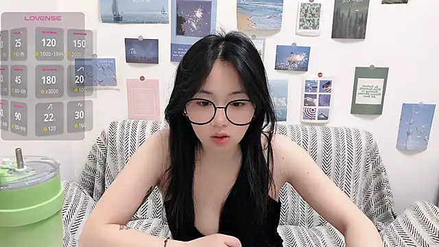 Snapshot of LiLiYbaby chatting on 12-14-25, 06:19 LiLiYbaby online show from 12-14-25, 06:19