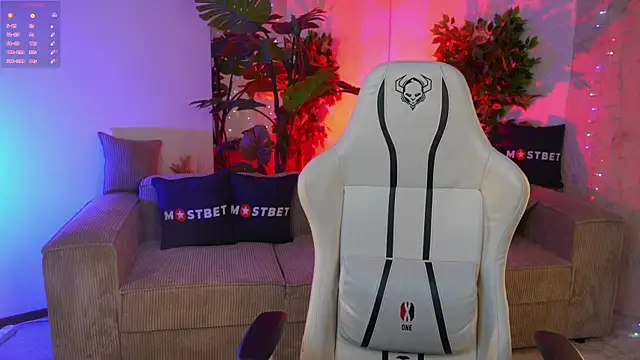 Magnetic Mia  online show from 12-02-24, 07:38