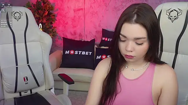 Magnetic Mia  online show from 12-17-24, 03:28