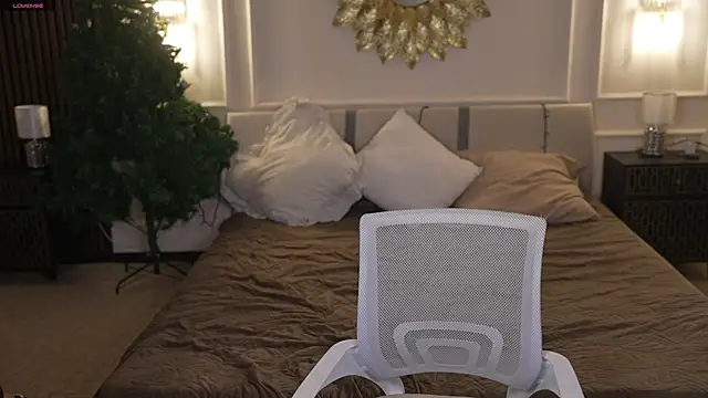 Magnetic Mia  online show from 01-15-26, 01:32