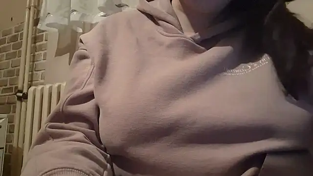 Snapshot of AalinnaK chatting on 02-18-25, 04:16 AalinnaK online show from 02-18-25, 04:16