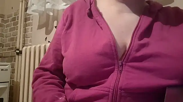 Snapshot of AalinnaK chatting on 02-22-25, 04:40 AalinnaK online show from 02-22-25, 04:40