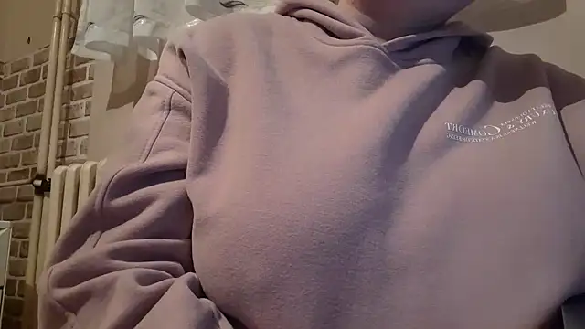 Snapshot of AalinnaK chatting on 02-24-25, 03:42 AalinnaK online show from 02-24-25, 03:42