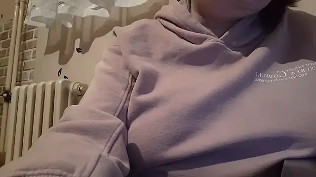 Snapshot of AalinnaK chatting on 02-26-25, 04:03 AalinnaK online show from 02-26-25, 04:03