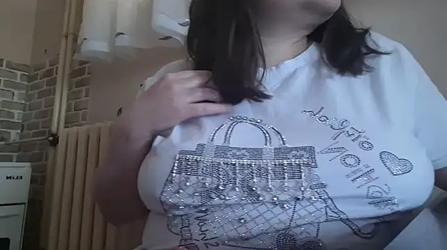 Snapshot of AalinnaK chatting on 03-06-25, 02:29 AalinnaK online show from 03-06-25, 02:29