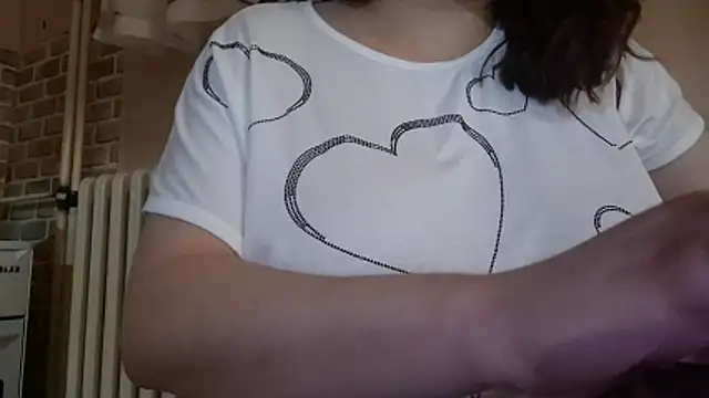 Snapshot of AalinnaK chatting on 11-19-25, 12:16 AalinnaK online show from 11-19-25, 12:16