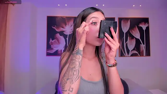 TaraLawrence online show from 11-21-25, 03:27