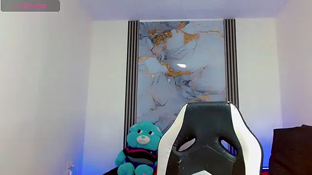 Hellen moons   online show from 03-18-25, 01:10