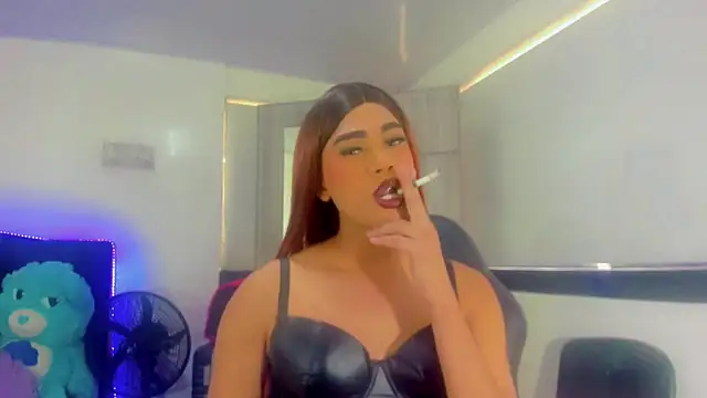 Hellen moons   online show from 09-23-25, 06:33