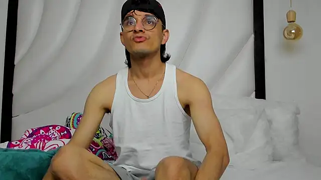 Snapshot of Hugo_Coopers chatting on 12-07-24, 06:43 Hugo Coopers online show from 12-07-24, 06:43