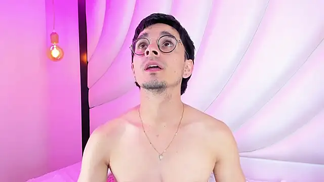 Snapshot of Hugo_Coopers chatting on 02-19-25, 07:17 Hugo Coopers online show from 02-19-25, 07:17