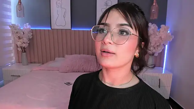 Megan mooree  online show from 02-04-25, 04:08