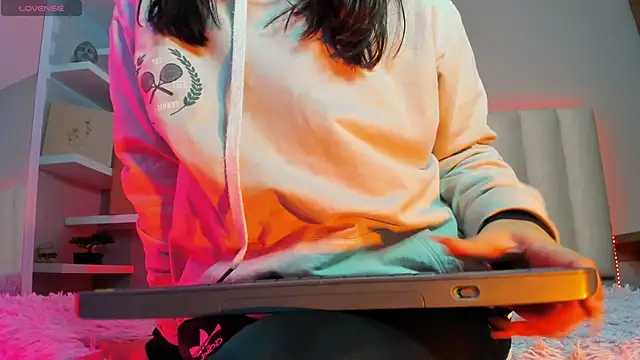 Megan mooree  online show from 02-20-25, 12:04