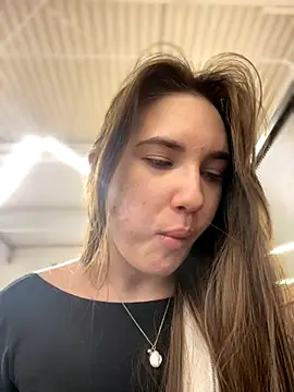 Snapshot of Holly_Molii chatting on 12-05-24, 08:11 Holly Molii online show from 12-05-24, 08:11