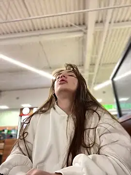 Snapshot of Holly_Molii chatting on 12-07-24, 08:22 Holly Molii online show from 12-07-24, 08:22