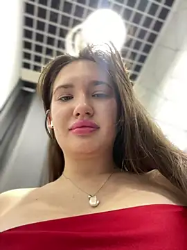 Snapshot of Holly_Molii chatting on 12-08-24, 08:09 Holly Molii online show from 12-08-24, 08:09