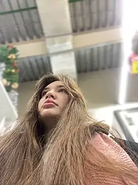 Snapshot of Holly_Molii chatting on 12-15-24, 05:13 Holly Molii online show from 12-15-24, 05:13