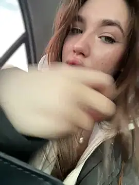 Snapshot of Holly_Molii chatting on 01-18-25, 08:20 Holly Molii online show from 01-18-25, 08:20