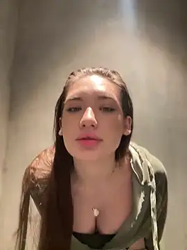 Snapshot of Holly_Molii chatting on 01-23-25, 05:02 Holly Molii online show from 01-23-25, 05:02