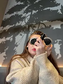 Snapshot of Holly_Molii chatting on 01-25-25, 07:28 Holly Molii online show from 01-25-25, 07:28