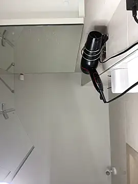 Snapshot of Holly_Molii chatting on 02-15-25, 06:23 Holly Molii online show from 02-15-25, 06:23