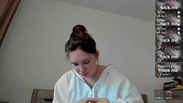 Snapshot of Holly_Molii chatting on 02-18-25, 08:16 Holly Molii online show from 02-18-25, 08:16