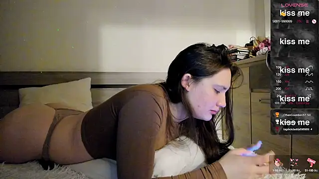 Snapshot of Holly_Molii chatting on 02-23-25, 02:35 Holly Molii online show from 02-23-25, 02:35