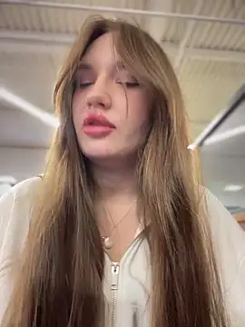 Snapshot of Holly_Molii chatting on 03-19-25, 10:00 Holly Molii online show from 03-19-25, 10:00