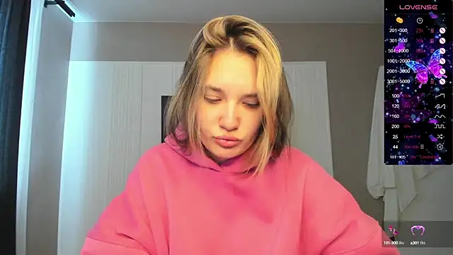 Snapshot of Holly_Molii chatting on 09-11-25, 02:11 Holly Molii online show from 09-11-25, 02:11